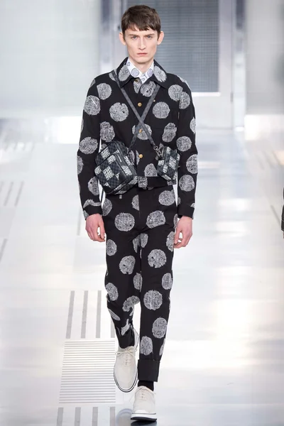 Look 32